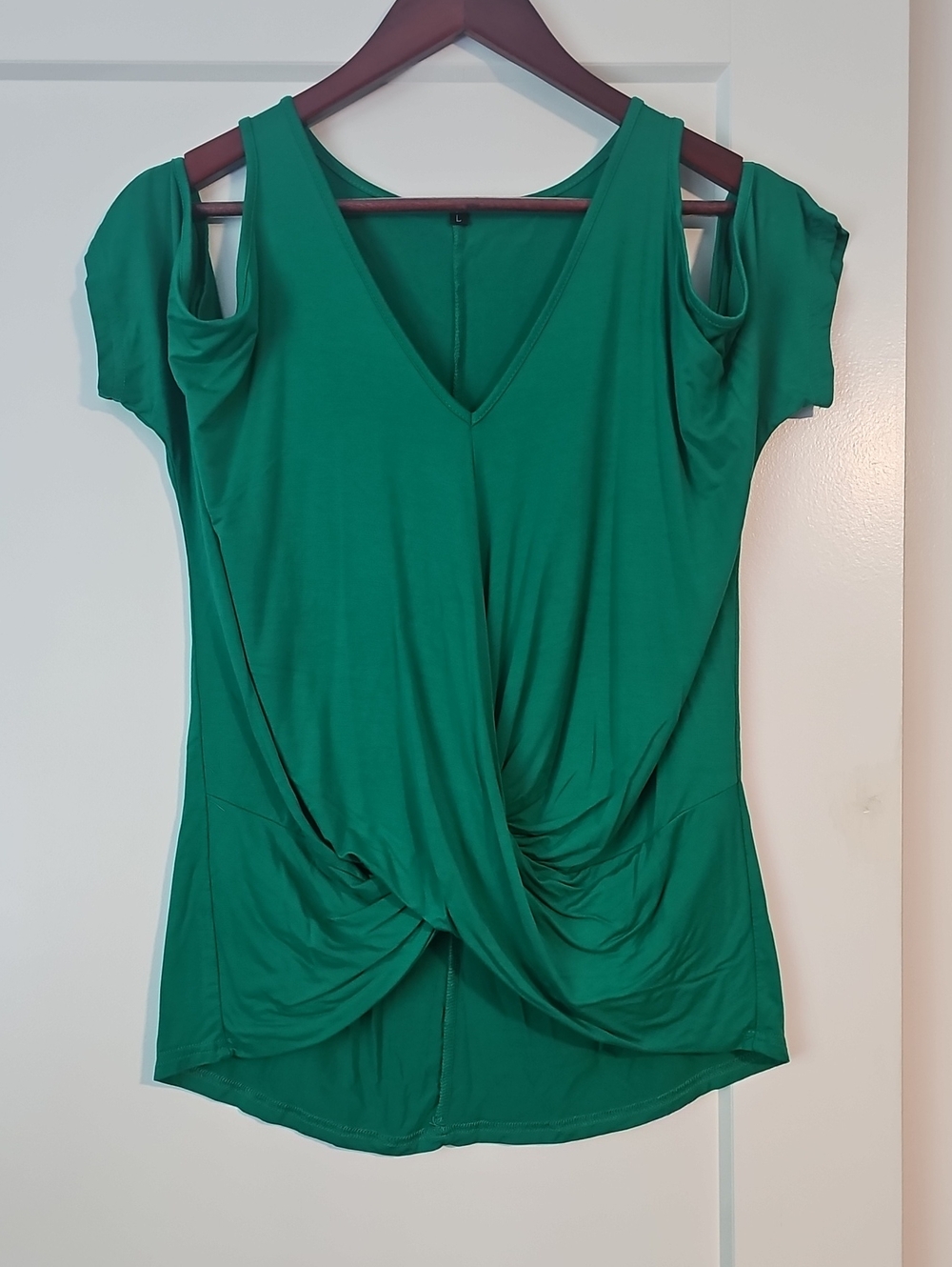 Twist-Front Cold-Shoulder Short Sleeve Top in Green